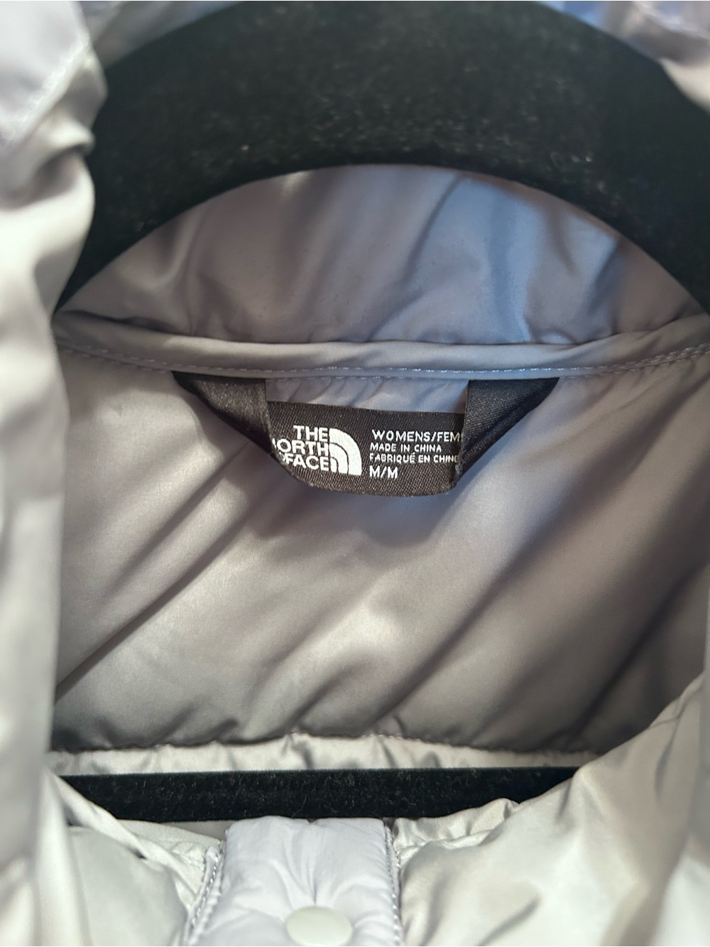 The North Face Light Gray Puffer Vest with Zipper Pockets. Size M. - Picture 3 of 7